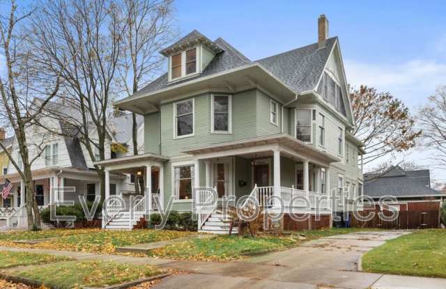 1812 College Ave