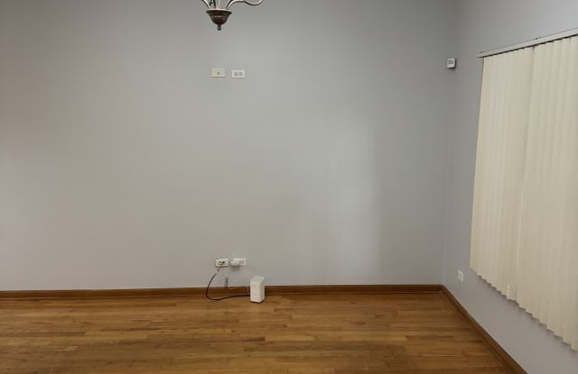 2214 W Irving Park Rd