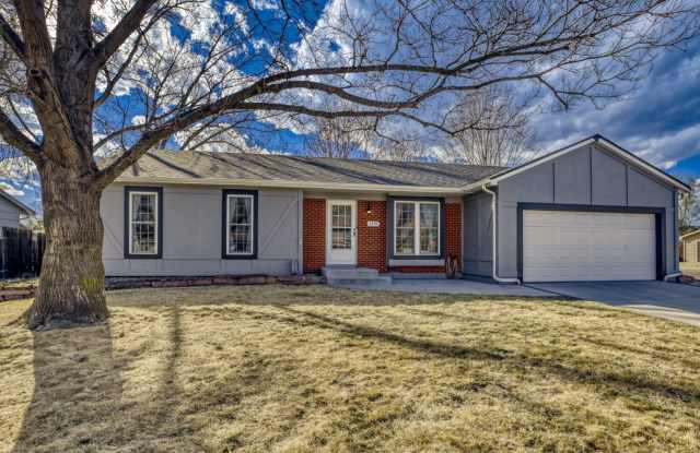 Beautiful Longmont Home with Modern Updates & Spacious Living. Available NOW!