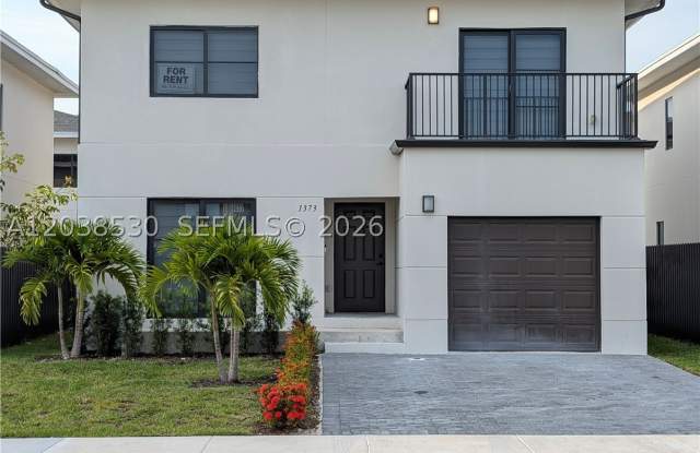 1373 NW 1st St