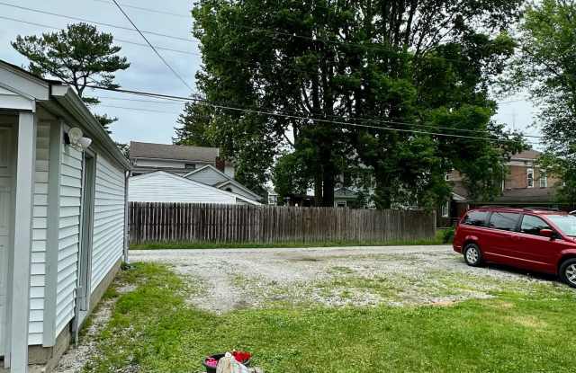 121-125 North Jefferson Street - 125