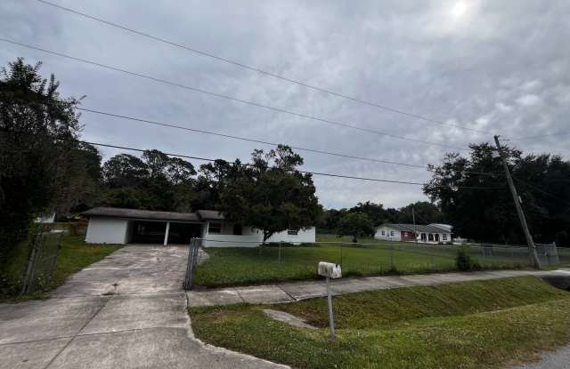 Photo of 2BR Ranch Home on 1/2 acre lot - 1017 Hardwick Ave - FOR RENT