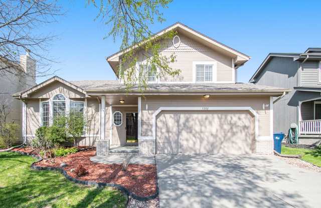 3 bed + 3 bath Millard tri- level! Ready for move in!