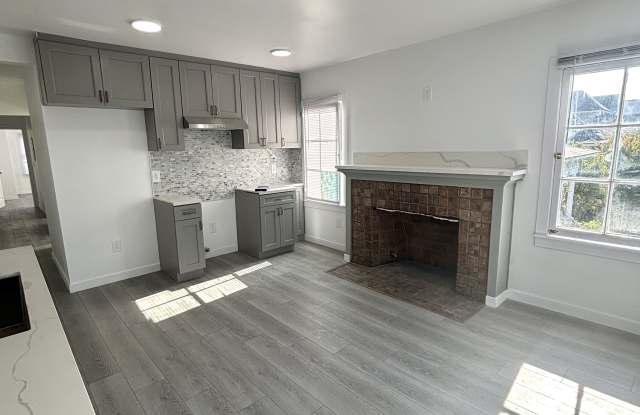 1956 1/2 Park Grove Ave