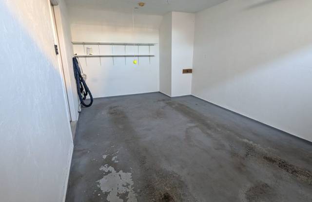 Stunning Lakeside Condo on Lake Quinsigamond – 2 Bed, 2.5 Bath + Garage