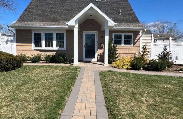 37 Schoolhouse Road