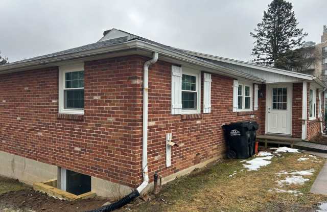 3 bedroom, 1 bathroom Duplex