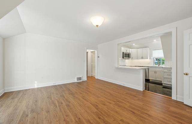 22 Center Meeting Road#B