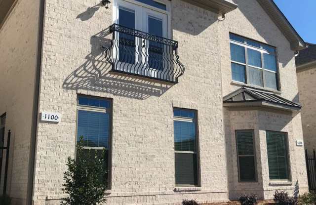 Townhome Available for June!