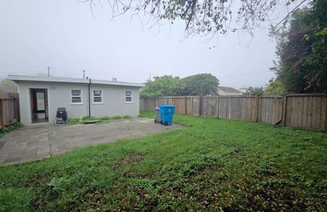 1BR/1BA house on Henderson St. in Eureka!