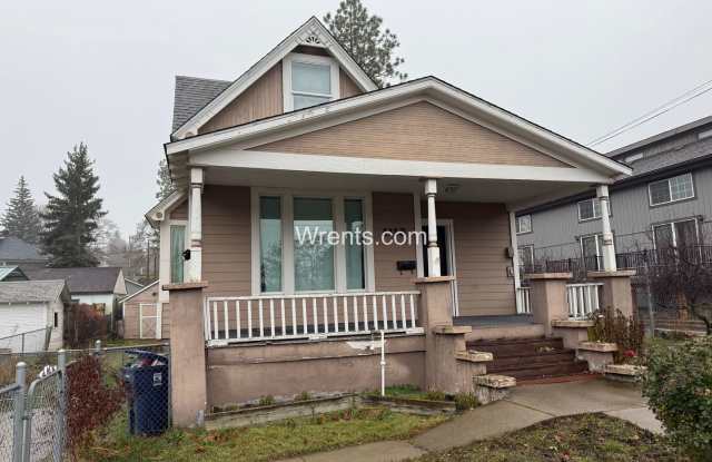 Half Off First Month's Rent Move in Special!! Perry District - 3 Bed/1 Bath Home