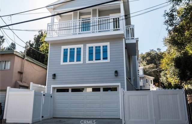 3698 Fredonia Drive 1/2