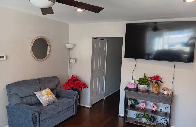 4 Carriage Lamp Court