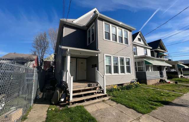 752 East 8th St