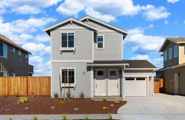 Photo of 2 Months Free Rent! 2 BED 1 BATH UPPER UNIT WITH BACK DECK AND SIDE YARD