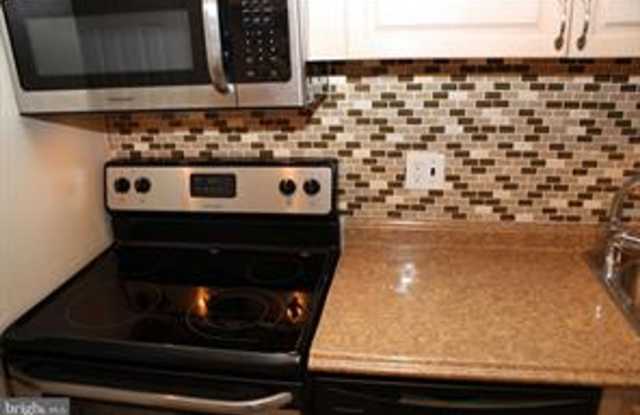 3 BEDROOM CONDO WITH BALCONY, ALL UTILITIES INCLUDED