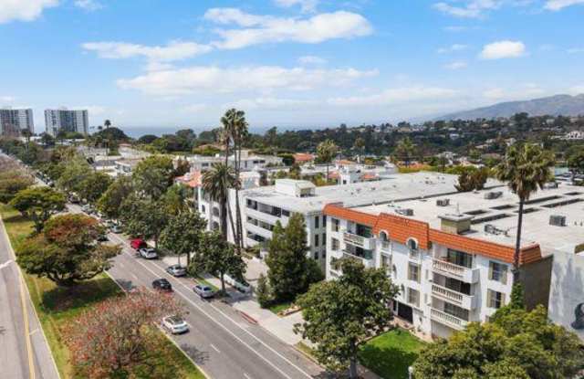 605 San Vicente Boulevard