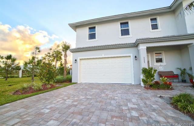 6985 Pines Cir - 6985 Pines Cir, Coconut Creek, FL 33073