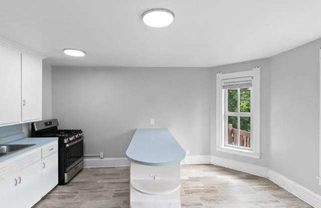 208 Woodward (Hillside Village LLC)