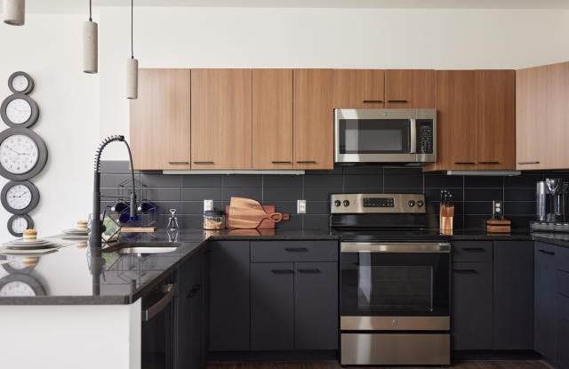 52 Hanover St Unit E21