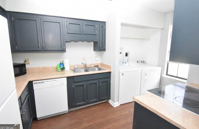 304 Admirals Walk Drive