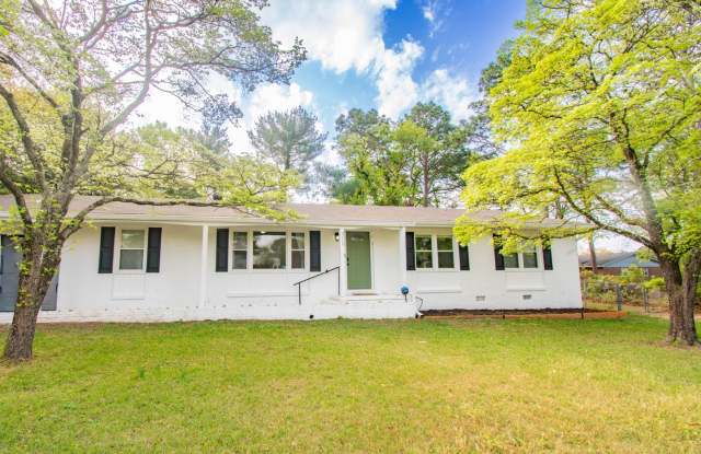 Coming Soon! 4 Bedroom 2 Bathroom Home: Pets Okay!