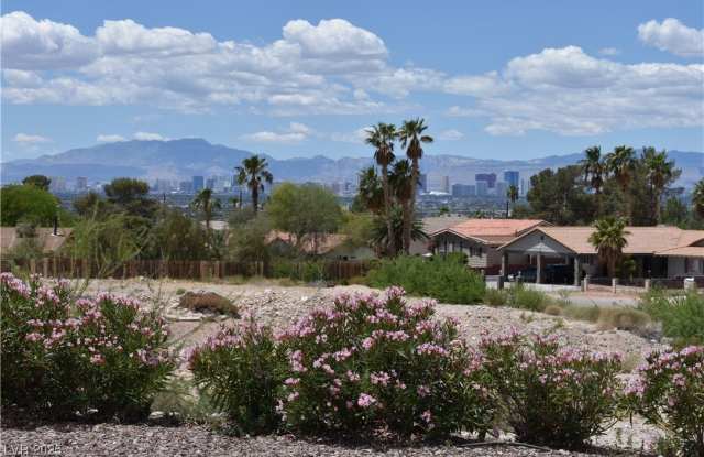 Photo of 6889 Beverly Glen Avenue