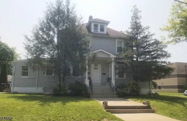 301 Sumner Ave