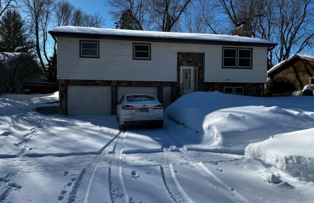 3 Bed/3 Bath with Fenced in Yard!