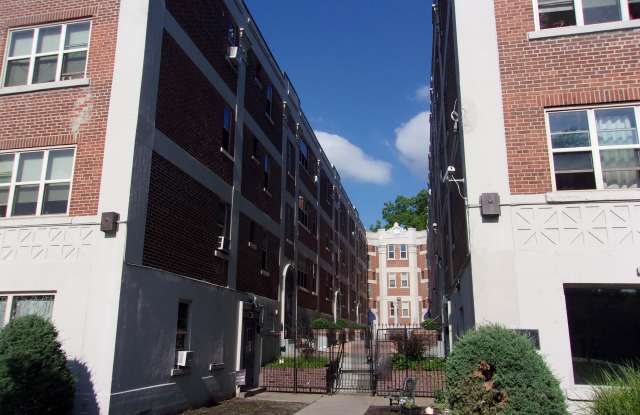 Apartments at 400 Elmwood