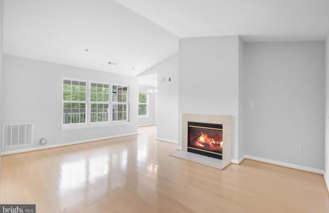 511 CONSTELLATION SQUARE SE