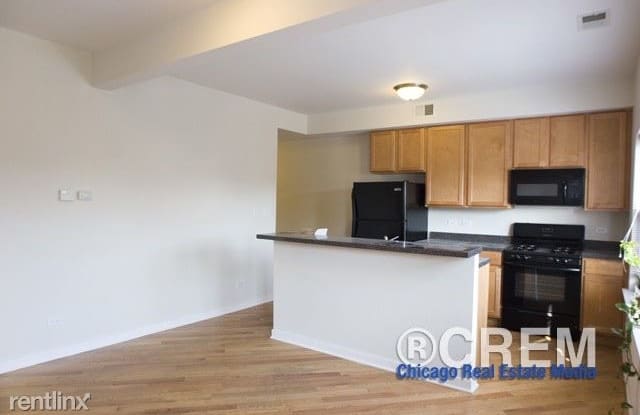 Winnemac Properties Rogers Park Apartments - 1522 W Howard St, Chicago, IL 60626