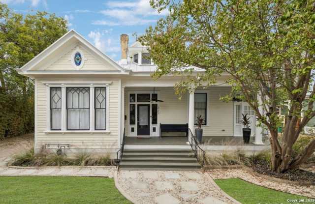 HISTORIC CHARM IN KING WILLIAM