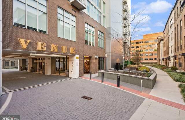 925 N FAIRFAX Street unit: 207