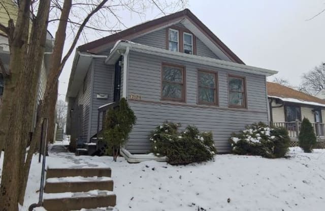 661 S 60th St - 661 South 60th Street, Milwaukee, WI 53214