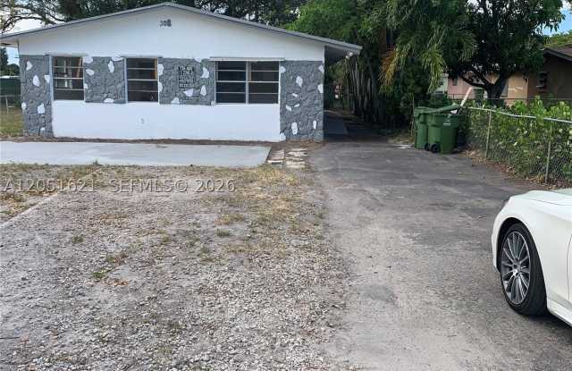 308 NW 9th St