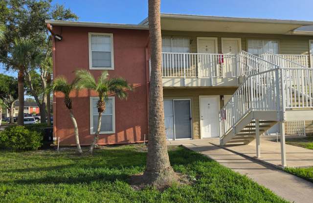 BRANDON LAKE VIEW 1/1 - $1249 - Water Included + $300 Move-In Credit*