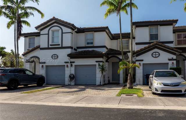 11406 NW 76th Ter