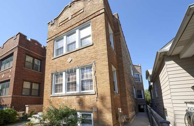 Photo of 3222 W Warner Avenue