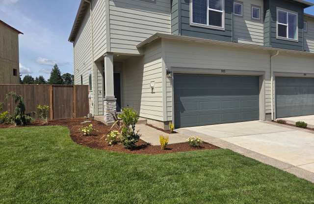 Brand New 3 Bedroom 2 1/2 bath Townhouse