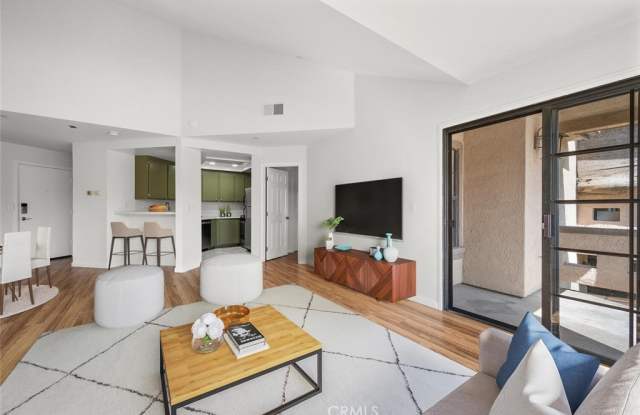 1048 Calle Del Cerro