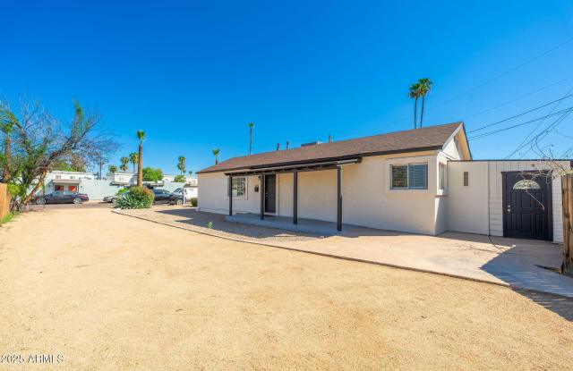 913 W Highland Avenue