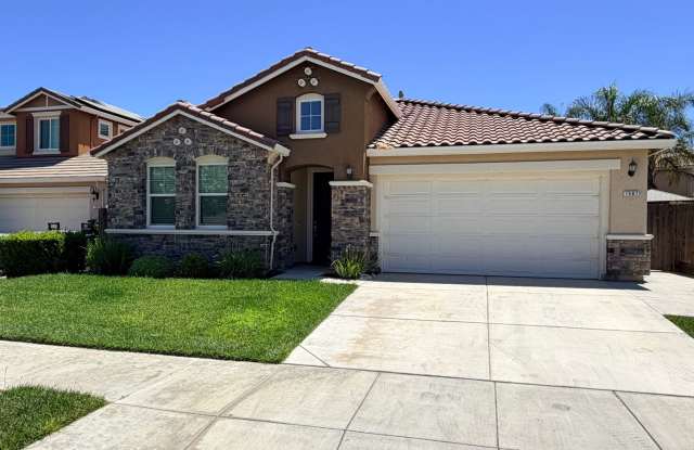 1587 Manzanita Way: 4 beds, 3 baths, Landscaped Backyard, Yard Service Included
