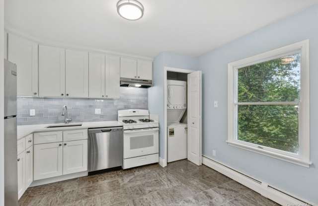 Photo of 132 Waverly Avenue unit: 2