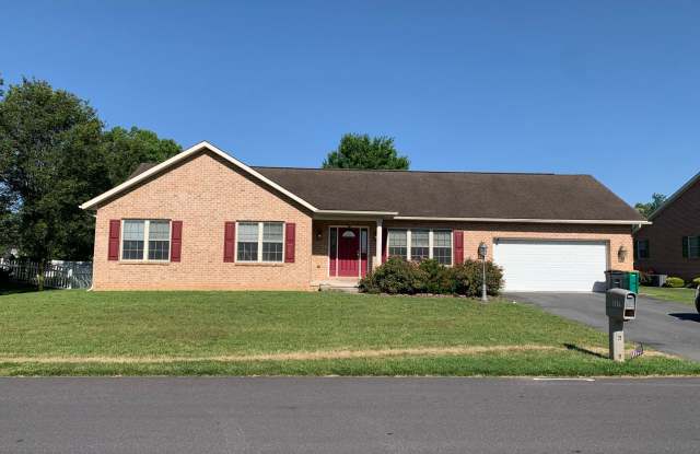CONTRACT PENDING!! Lovely single family, brick rancher home with 3 beds/2.5 baths!!