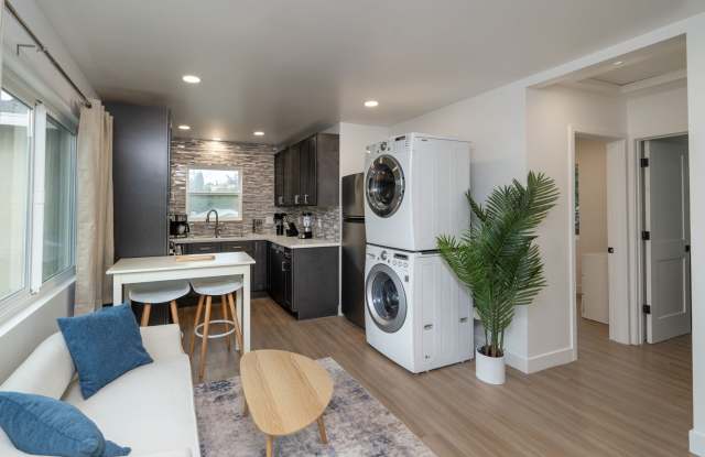 New Charming ADU!!! 1 Bed/1 Bath 490 Sq. Ft. $2,300/mo.