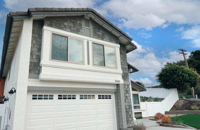 Spacious & Luxurious 4 Bed / 3 Bath Upper Level Unit in Fire Mountain