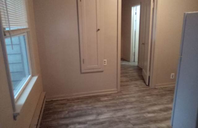 LOWER SOUTH HILL GEM NEAR ROCKET BAKERY