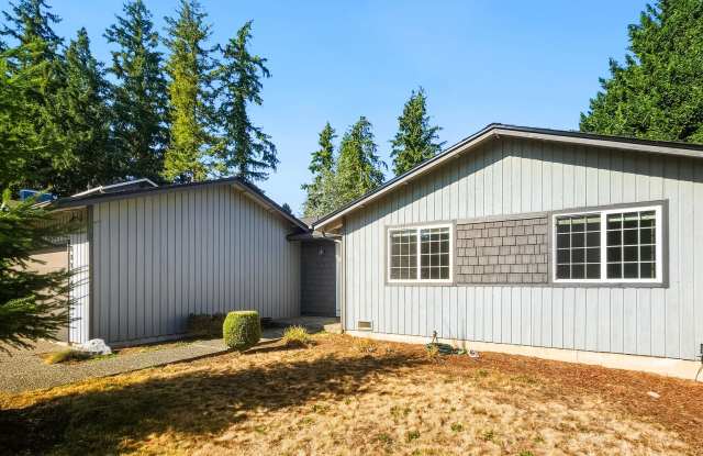 Stylish Fairwood Rambler with Modern Updates  Outdoor Charm