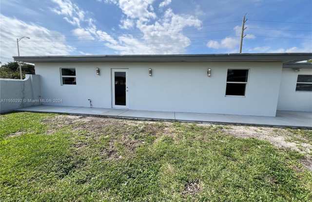 705 E 20th St - 705 East 20th Street, Hialeah, FL 33013